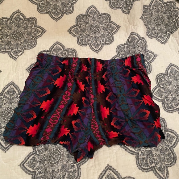 ASO Miley Cyrus ecote Aztec pattern UO shorts - Picture 3 of 4